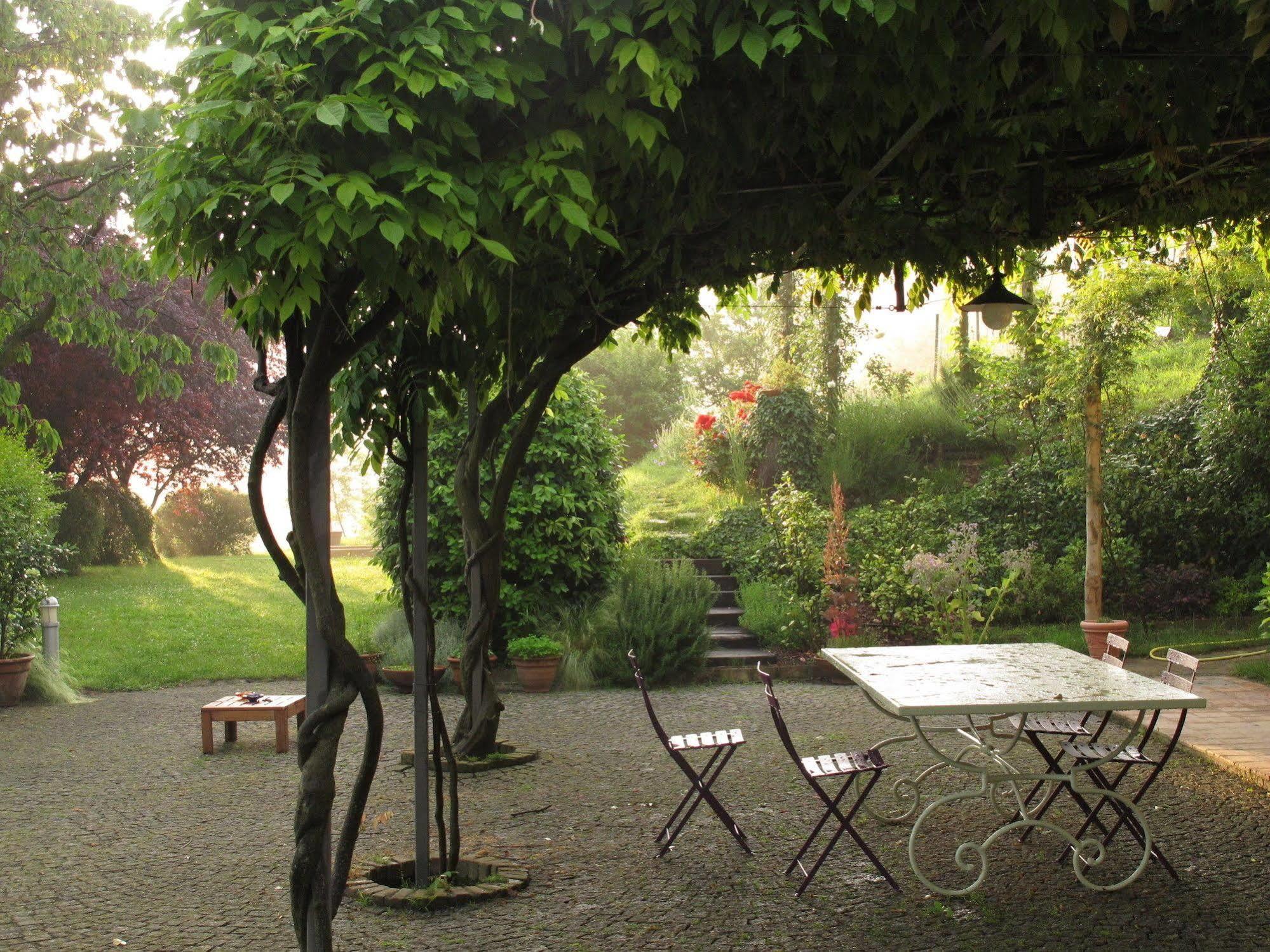 Sotto La Luna Bruna B&B Cocconato Εξωτερικό φωτογραφία